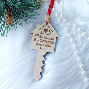 Első karácsonyunk az új otthonunkban, karácsonyfadísz, ajándékkísérő - karácsony - karácsonyi lakásdekoráció - karácsonyfadíszek - Meska.hu