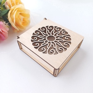 Fa ajándékdoboz egyedi gravírozással, különleges lézervágott tetővel - Meska.hu