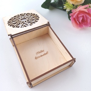 Fa ajándékdoboz egyedi gravírozással, különleges lézervágott tetővel - ékszer - ékszertartó - ékszerdoboz - Meska.hu