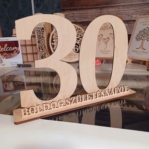 Szülinapra asztaldísz fából - otthon & életmód - dekoráció - asztal és polc dekoráció - gravírozott táblák - Meska.hu