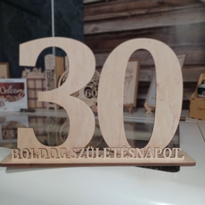 Szülinapra asztaldísz fából - otthon & életmód - dekoráció - asztal és polc dekoráció - gravírozott táblák - Meska.hu