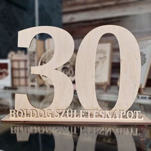 Szülinapra asztaldísz fából, Otthon & Életmód, Dekoráció, Asztal és polc dekoráció, Gravírozott táblák, Famegmunkálás, Gravírozás, pirográfia, MESKA