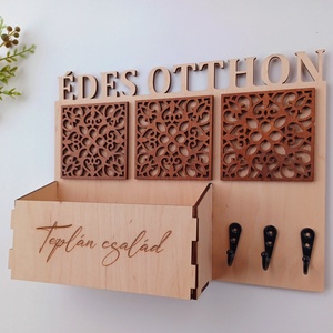 Családi névre szóló fali kulcs- és levéltartó - otthon & életmód - dekoráció - fali és függő dekoráció - fali kulcstartó - Meska.hu