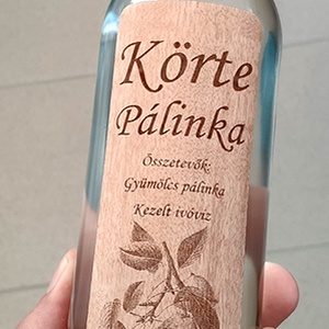 Egyedi gravírozott fa furnér címke - művészet - címkék, gyufásdobozok - Meska.hu