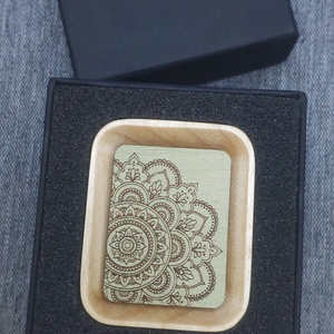 Fa autóillatosító cserélhető előlappal - Meska.hu