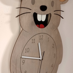 Egeres ingás falióra � mozgó farokkal, névre szóló gravírozással - Meska.hu