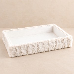 Reliofi rövidszőrű műszőrme szalagos box � fehér, 30 � 20 � 6 cm - Meska.hu