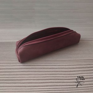 Bordó bőrből készült tolltartó - otthon & életmód - papír, írószer - tolltartó & ceruzatekercs - Meska.hu