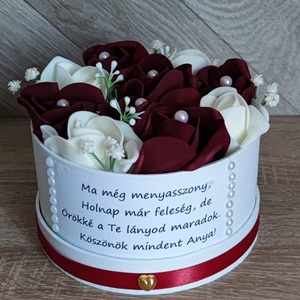szülőköszöntő box burgundi-fehér, Esküvő, Emlék & Ajándék, Szülőköszöntő ajándék, Virágkötés, MESKA