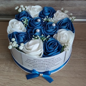 Szülőköszöntő virágbox kék-fehér, Esküvő, Emlék & Ajándék, Szülőköszöntő ajándék, Virágkötés, MESKA