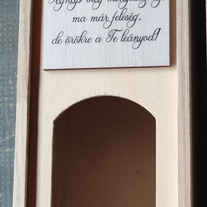 Szülőköszöntő fa bortartó menyasszony - Meska.hu