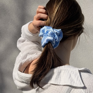 Szatén scrunchie hajgumi több színben ami nem töri a hajat - Krisztina - ruha & divat - hajdísz & hajcsat - hajgumi - Meska.hu