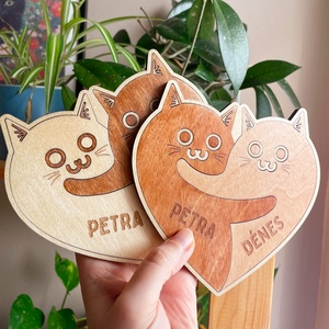 Személyreszabható fa poháralátét cicákkal - Valentin-napi ajándék pároknak - otthon & életmód - konyhafelszerelés, tálalás - tálalás - tányér- és poháralátét - Meska.hu