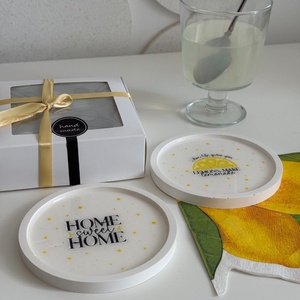 Citromos akrilgyanta alátét szett � Lemons, Make Lemonade és Home Sweet Home mintával, 2 db, ajándékdobozban - otthon & életmód - konyhafelszerelés, tálalás - tálalás - tányér- és poháralátét - Meska.hu