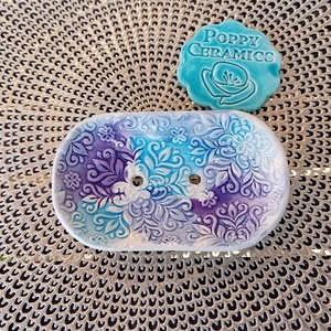 Mandala mintás kerámia szappantartó, lila-türkiz - Meska.hu