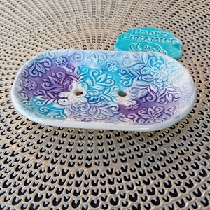Mandala mintás kerámia szappantartó, lila-türkiz - otthon & életmód - fürdőszoba - szappantartó - Meska.hu