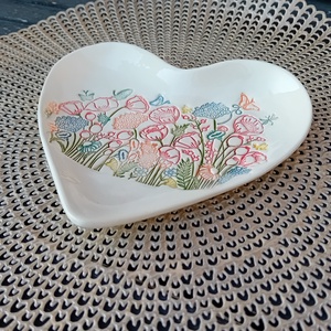 Kerámia tálka, virágmintás szív - otthon & életmód - dekoráció - asztal és polc dekoráció - asztaldísz - Meska.hu