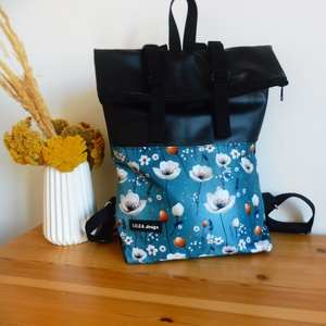 Virágos feket roll up/ roll top hátizsák - Meska.hu