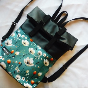 Virágos feket roll up/ roll top hátizsák - táska & tok - hátizsák - roll top hátizsák - Meska.hu