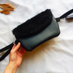 Fekete szőrmés övtáska - táska & tok - övtáska - Meska.hu