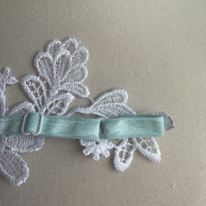 Virágos harisnyakötő - esküvő - kiegészítők - harisnyatartó & valami kék - Meska.hu