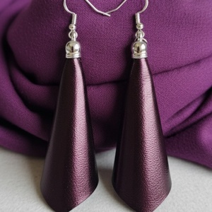 BORDÓSLILA bőr fülbevaló  - ékszer - fülbevaló - lógó fülbevaló - Meska.hu