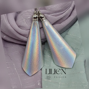 IRIZÁLÓ lógós bőr fülbevaló, Ékszer, Fülbevaló, Lógó fülbevaló, Bőrművesség, Ékszerkészítés, MESKA