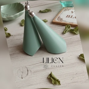 MENTAKERT lógós bőr fülbevaló, Ékszer, Fülbevaló, Lógó fülbevaló, Bőrművesség, Ékszerkészítés, MESKA