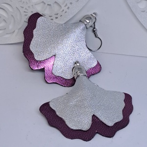 EZÜST-MAGENTA GINKGO  bőr fülbevaló - Meska.hu