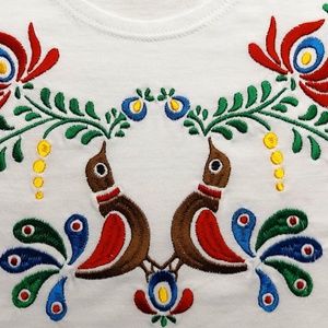 Hímzett színes madárkás kislány póló  - ruha & divat - női ruha - póló, felső - Meska.hu