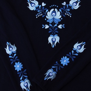 Kékkel hímzett Matyó hosszú ujjú-Sötétkék - ruha & divat - női ruha - pulóver & kardigán - Meska.hu
