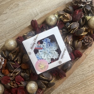 Hópehely alakú formagyertya díszdobozban - esküvő - dekoráció - gyertya & gyertyatartó - Meska.hu