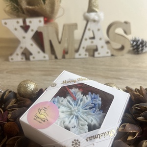 Hópehely alakú formagyertya díszdobozban - esküvő - dekoráció - gyertya & gyertyatartó - Meska.hu