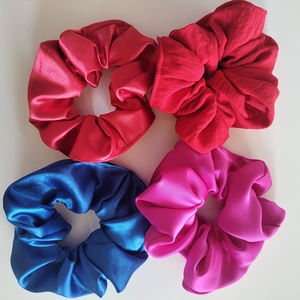 Piros szatén scrunchie - ruha & divat - hajdísz & hajcsat - hajgumi - Meska.hu