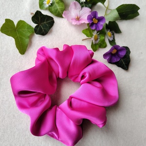 Rózsaszín szatén scrunchie hajgumi, Ruha & Divat, Hajdísz & Hajcsat, Hajgumi, Varrás, MESKA