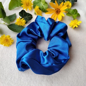 Kék szatén scrunchie hajgumi - Meska.hu