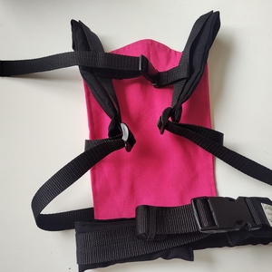 Játék csatos hordozó - pink fekete  - játék & sport - baba & babaház - babaruha, babakellék - Meska.hu