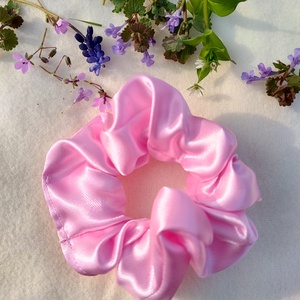 Babarózsaszín szatén scrunchie hajgumi - Meska.hu