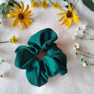 Zöld szatén scrunchie hajgumi, Ruha & Divat, Hajdísz & Hajcsat, Hajgumi, Varrás, MESKA