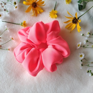 Rózsaszín scrunchie hajgumi, Ruha & Divat, Hajdísz & Hajcsat, Hajgumi, Varrás, MESKA