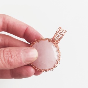 Rózsakvarc valódi ásvány medál - ékszer - nyaklánc - medálos nyaklánc - Meska.hu