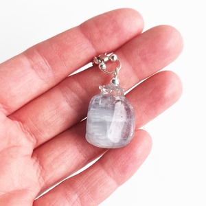 Angyalkő (cölesztin) valódi ásvány medálos nyaklánc - ékszer - nyaklánc - medál - Meska.hu