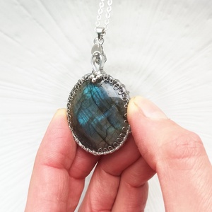 Labradorit valódi ásvány medálos nyaklánc - ékszer - nyaklánc - medál - Meska.hu