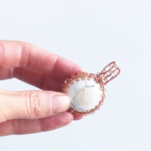 Howlit valódi ásvány medál - ékszer - nyaklánc - medálos nyaklánc - Meska.hu