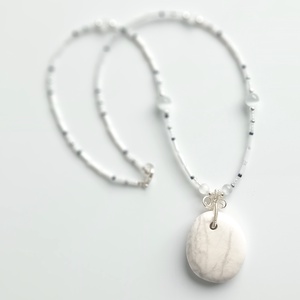 Howlit valódi ásvány nyaklánc - Meska.hu