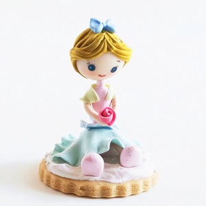 Mini epertorta dísz kislánnyal, Otthon & Életmód, Dekoráció, Dísztárgy, Baba-és bábkészítés, Gyurma, MESKA