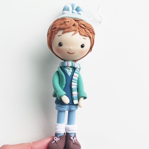 Kisfiú dísz (felakasztható): barna hajú - karácsony - karácsonyi lakásdekoráció - karácsonyfadíszek - Meska.hu