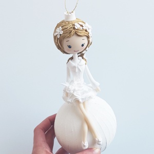 Jéghercegnő hógolyón - karácsony - karácsonyi lakásdekoráció - karácsonyfadíszek - Meska.hu