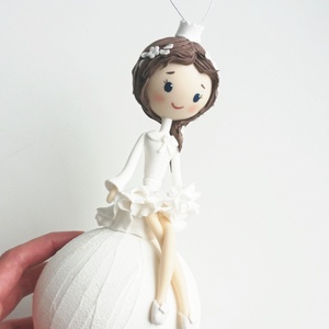 Jéghercegnő hógolyón - karácsony - karácsonyi lakásdekoráció - karácsonyfadíszek - Meska.hu