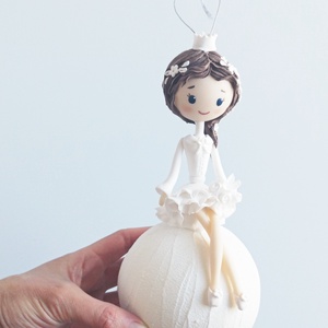 Jéghercegnő hógolyón - karácsony - karácsonyi lakásdekoráció - karácsonyfadíszek - Meska.hu